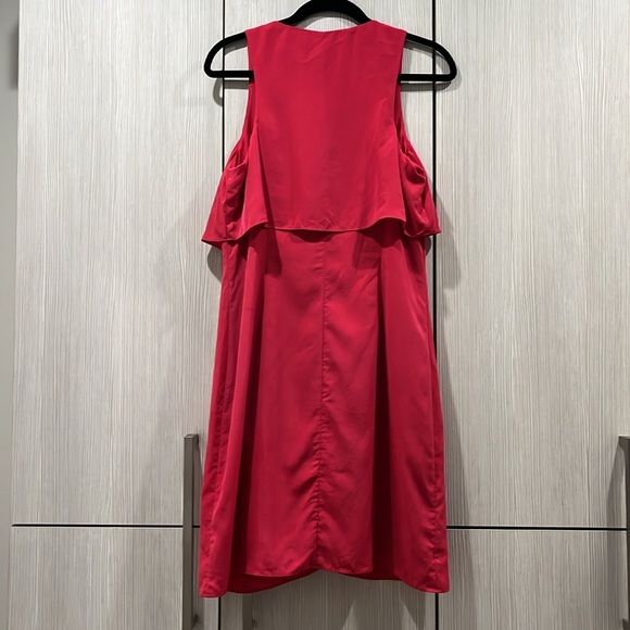 Laundry by Shelli Segal Hot Pink Sheath Dress – Ruffle Detail & Front Zip‎ | 8 - Picture 2 of 12